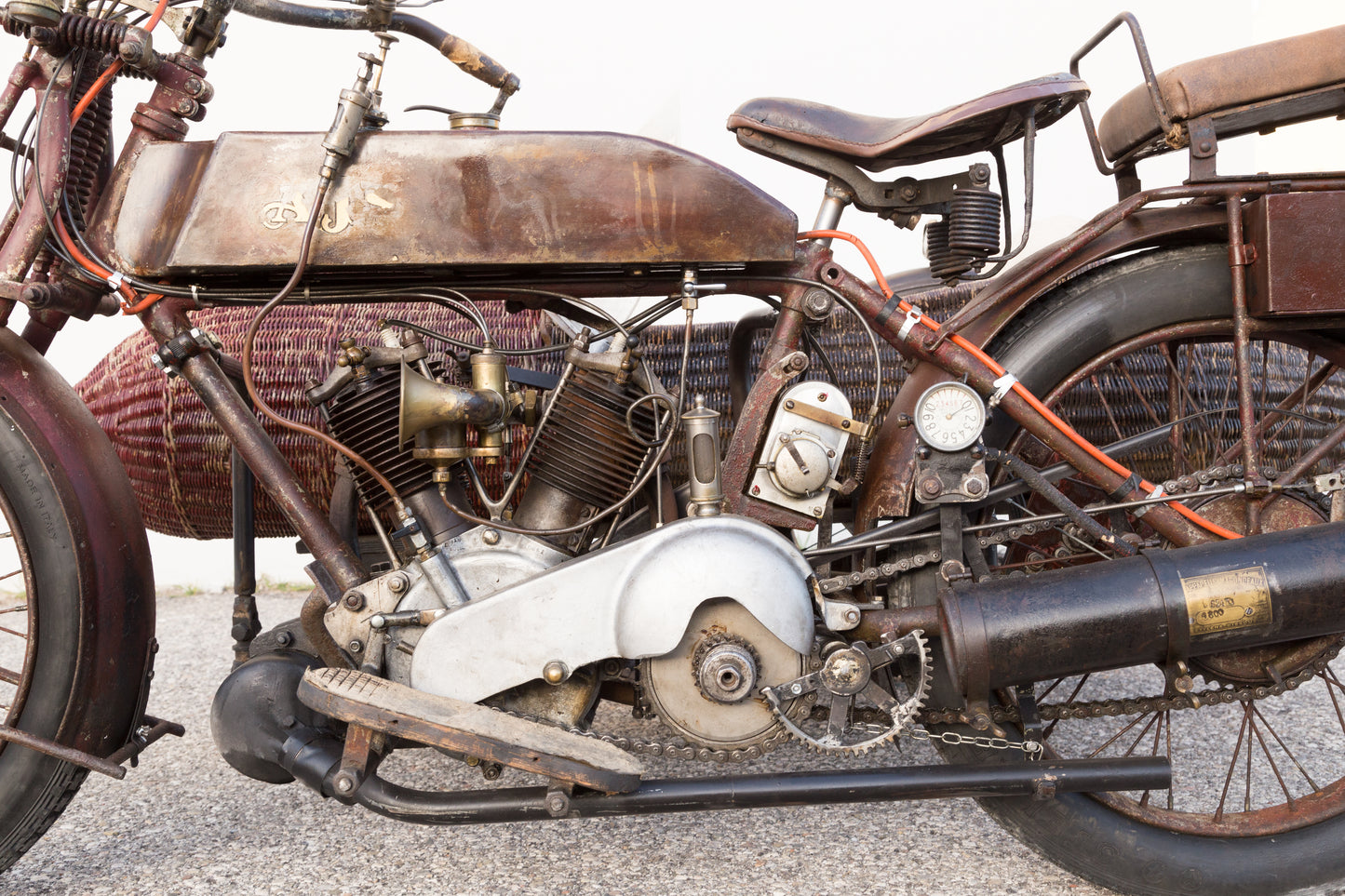 AJS 800cc V Twin - 1918 - Wicker Sidecar